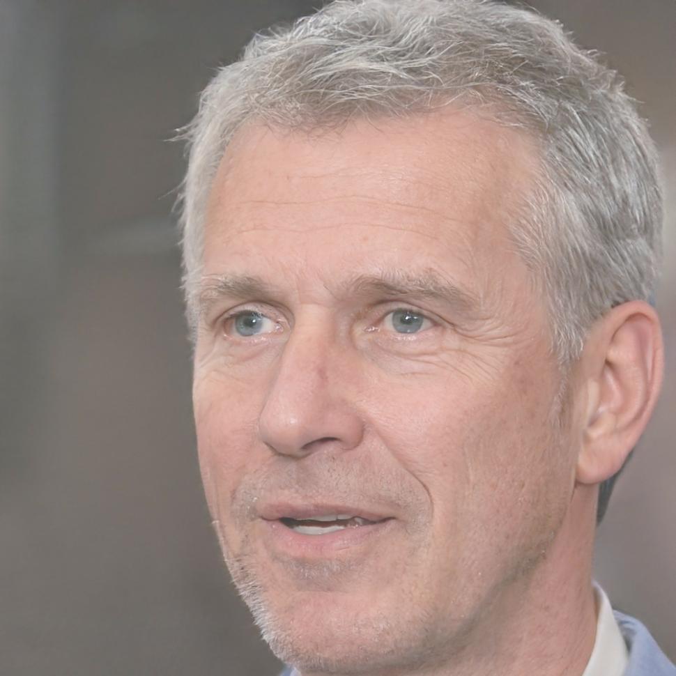 Coordinador académico Esteban experto en metodologías flexibles de aprendizaje financiero